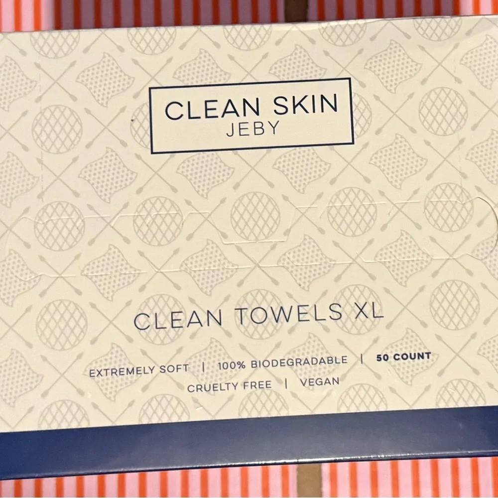 Clean Skin Club Disposable Wash Cloths Towels XL 50 Count New in Sealed Box - Picture 1 of 5